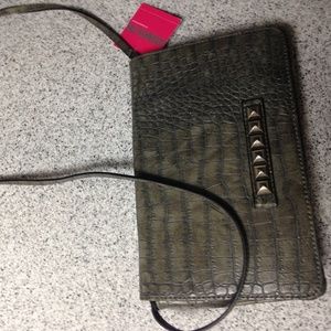 NWT Cosmopolitan Faux Alligator Leather Purse